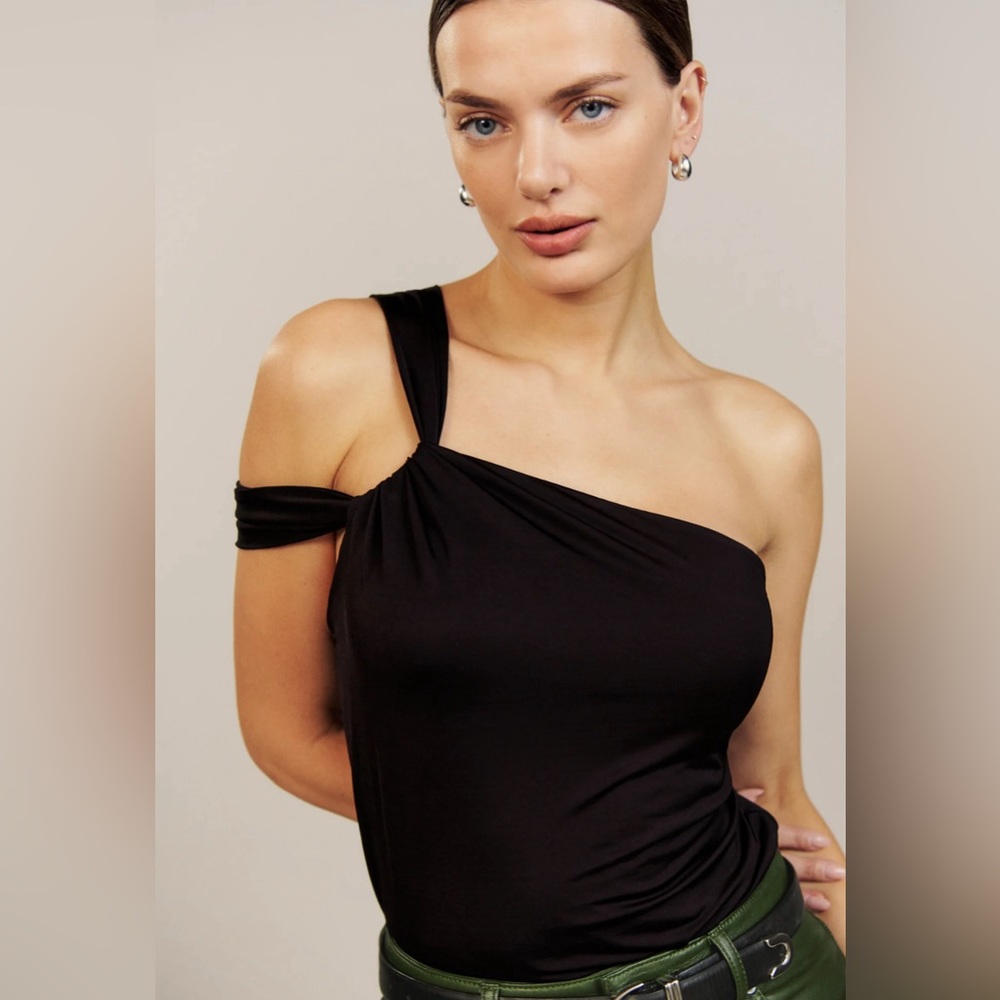 Reformation Arlie Knit top
